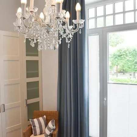 Long Island Apartment *